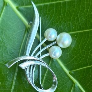 Vintage Midcentury sterling silver Mikimoto  5.5-7mm Pearls brooch pin
